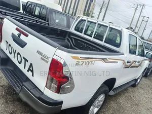 Toyota Hilux 2019 White