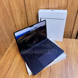 Laptop Apple MacBook Air 2024 M3 16GB Apple M3 SSD 512GB