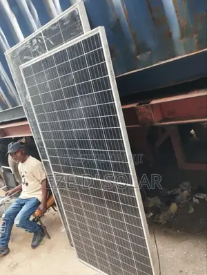 555w Jinko Solar Panel