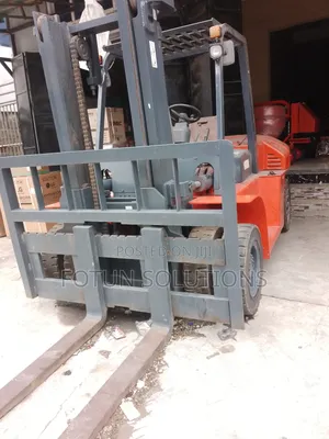 Fork Lift Mobile Machine