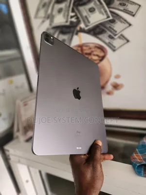 Apple iPad Pro 12.9 (2020) 128 GB Gray