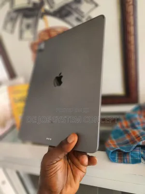 Apple iPad Pro 12.9 (2020) 128 GB Gray