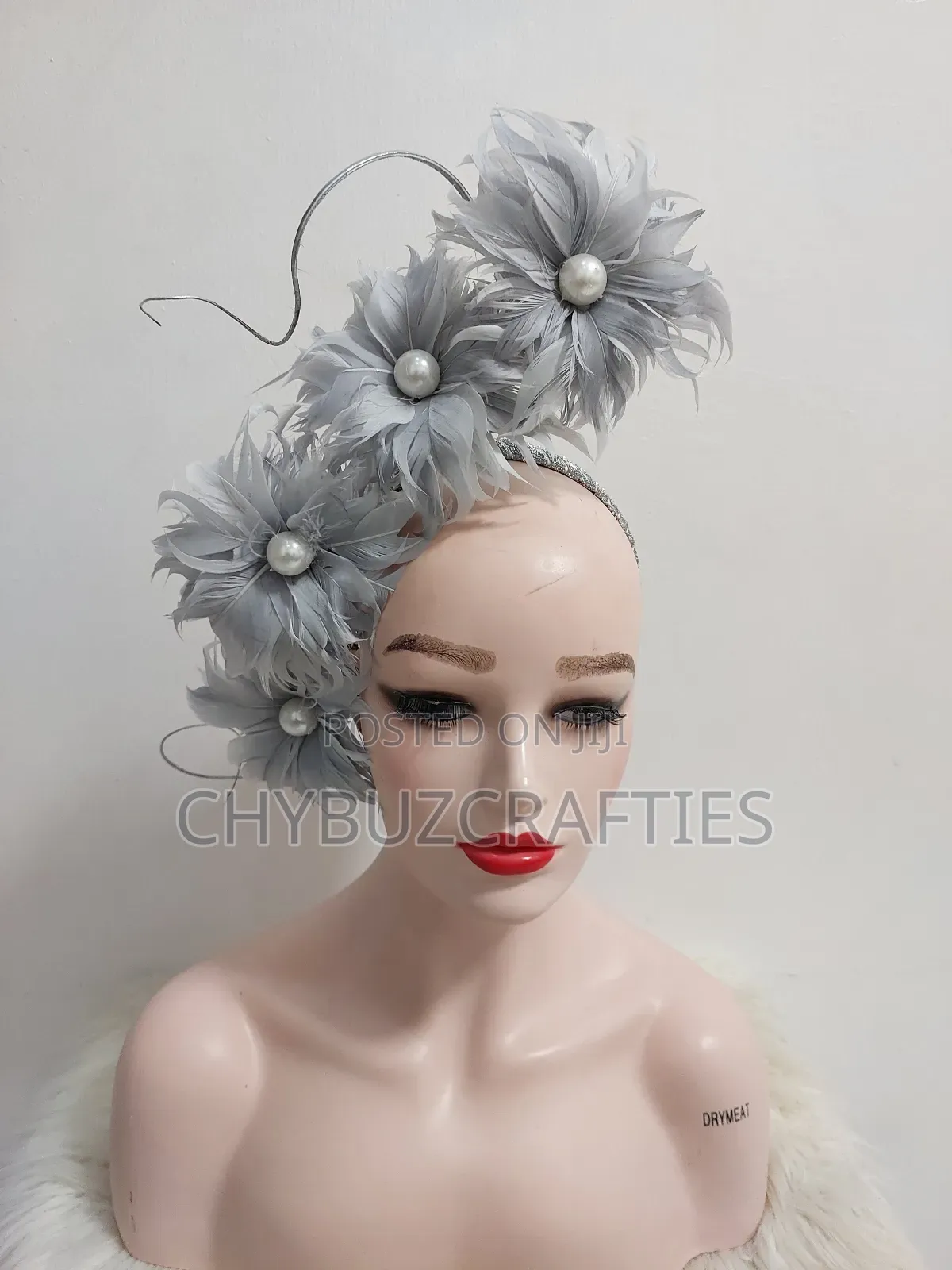 Silver Ash Feathery Facinator
