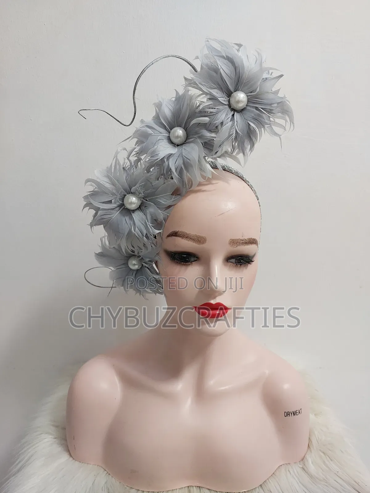 Silver Ash Feathery Facinator