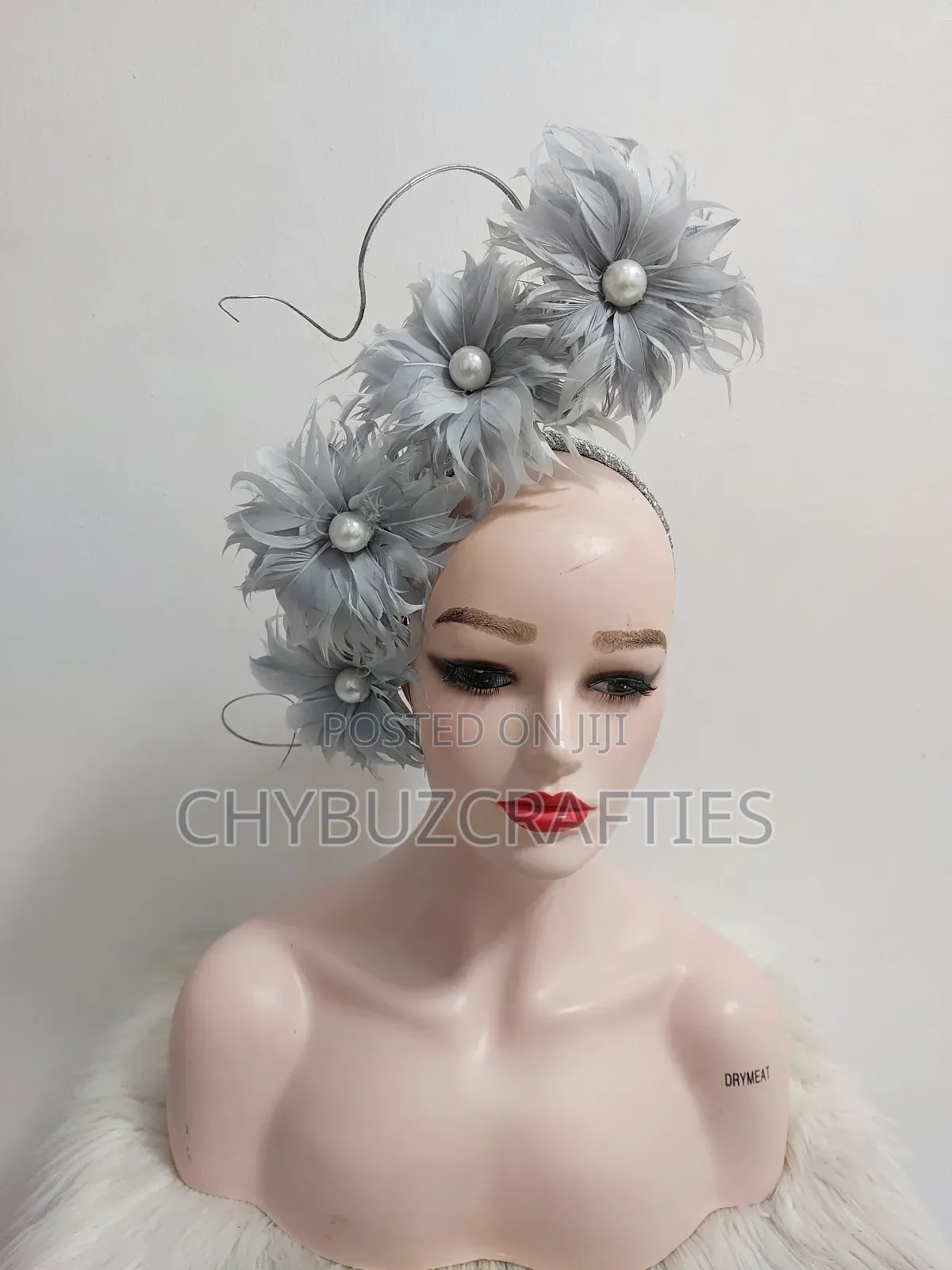 Silver Ash Feathery Facinator