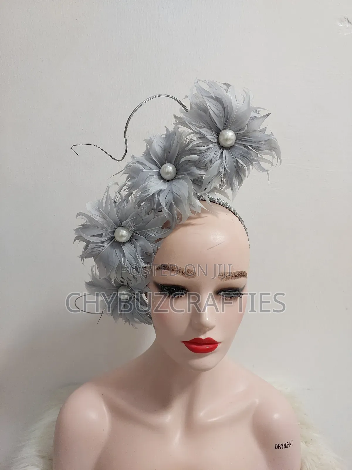Silver Ash Feathery Facinator