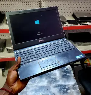 Laptop Dell Vostro 3300 4GB Intel Core i5 HDD 320GB