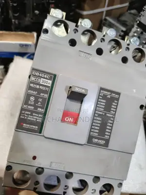 300a 4pole Ac/Dc McCb Breaker High Capacity