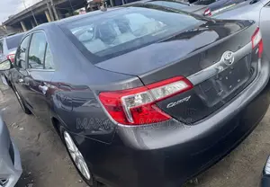 Toyota Camry XLE 4dr Sedan (2.5L 4cyl 6A) 2014 Gray