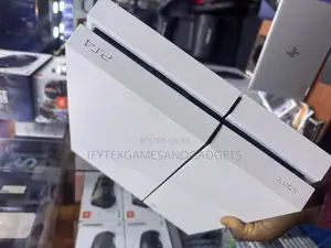 London Use Ps 4 Fat 500gb With 2 Pads and 12 Games