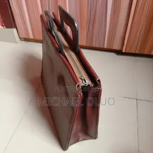 Vintage Leather Briefcase – Classic Durable
