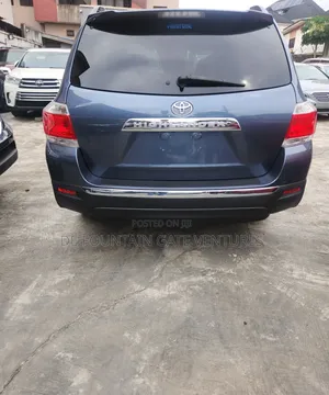 Toyota Highlander SE 2011 Gray