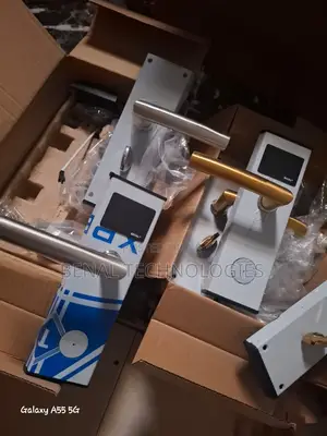 Safe Room Access With Smart Locking and Card Verification