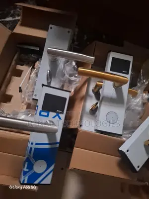 Software-Managed Hotel Room Lock With Smartcard Integration