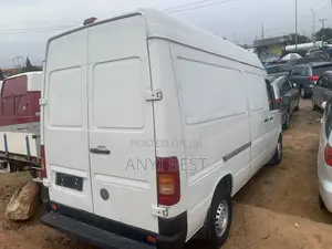 Volkswagen LT 2000 White
