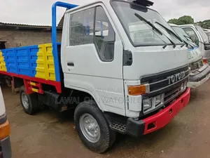 Toyota Dyna 200 4tyers 3y Petrol Engine