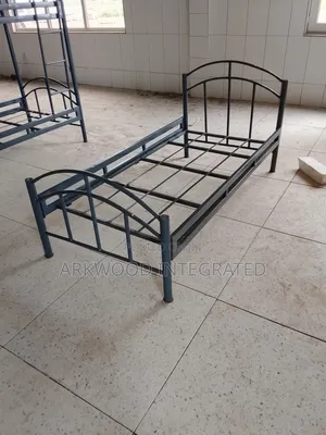 Metal Bedframe 3/6