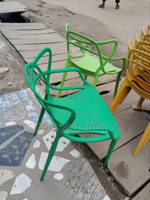 Plastic Chair / Restaurant Chair