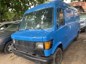 Mercedes-Benz T1/TN 1999 Blue