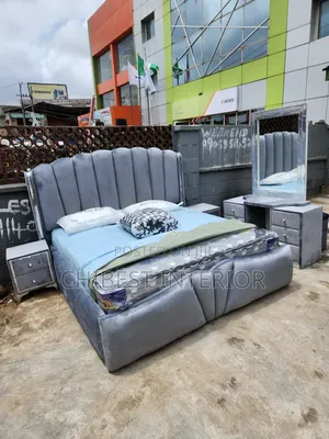 High Quality 6by6 Bed Set With Dresser and Cupboards