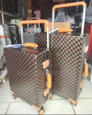 Spacious Luggage Set Aluminum