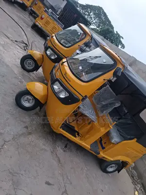 TVS Apache 160 4V 2023 Yellow