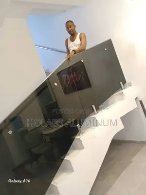 Hand Rails in Staircase