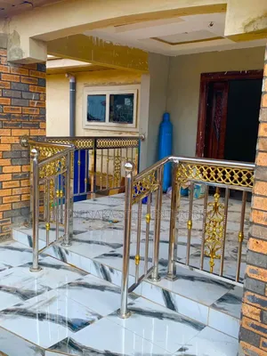 Simple Railings Design With Cast Cumbi