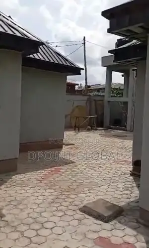 8bdrm Bungalow in Not Estate, Ipaja for sale