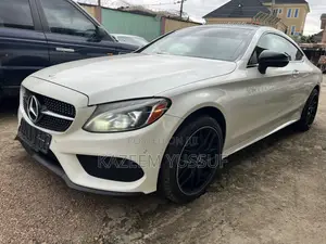 Mercedes-Benz C300 Luxury Sedan RWD (2.0L 4cyl 7A) 2016 White