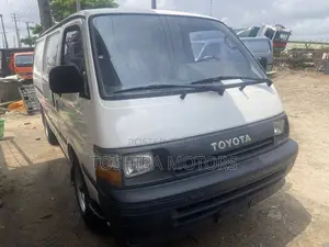 Toyota HiAce 1999 White