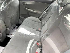 Toyota Corolla LE 4dr Sedan (1.8L 4cyl 4A) 2012 Gray