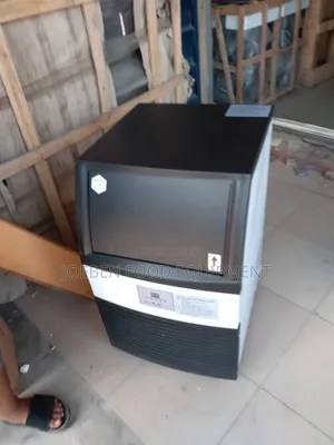 Industrial Ice Maker 32cubes