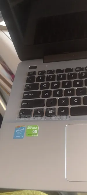 Laptop Asus A555LA 8GB Intel Core i5 HDD 750GB