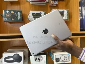 Apple iPad 9.7 128 GB Gray