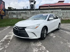 Toyota Camry LE 4dr Sedan (2.5L 4cyl 6A) 2017 White