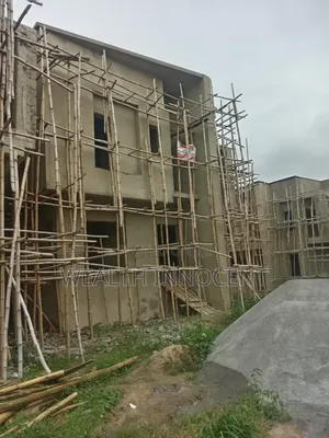 5bdrm Duplex in Guzape District for sale