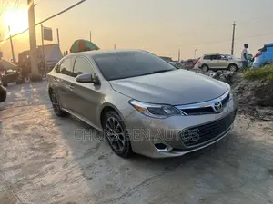 Toyota Avalon XLE Premium FWD Sedan (3.6L 6cyl 6A) 2016 Gray