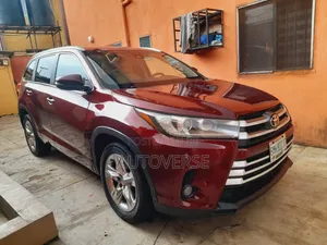 Toyota Highlander XLE 4dr SUV AWD (3.5L 6cyl 6A) 2015 Red
