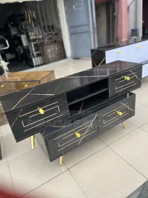 Beautiful 4ft and Center Table Set