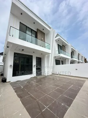 4bdrm Duplex in Chevron for sale