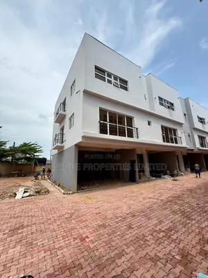 4bdrm Townhouse/Terrace in Awolowo Road for Sale