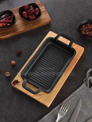 Frying Grill Serving Pan With Wooden Tray