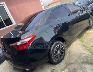 Toyota Corolla LE Premium 4dr Sedan (1.8L 4cyl CVT) 2016 Black