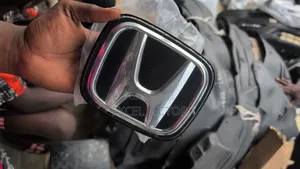 H Emblem 2023 CRV