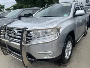 Toyota Highlander SE 3.5L 4WD 2013 Silver