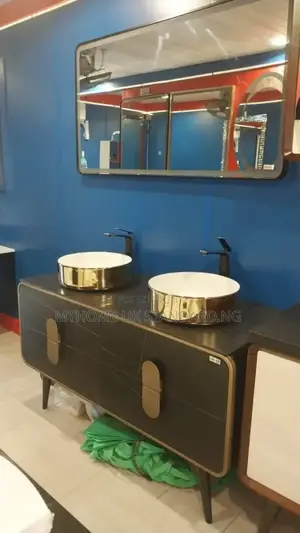 Mmaat Double Executive Royal Cabinet With Mirror