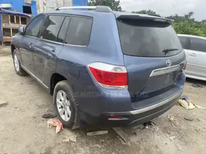 Toyota Highlander 2.7L 2WD 2013 Blue