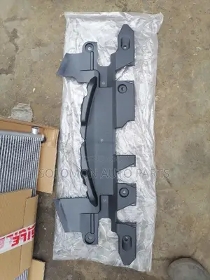 Radiator Plastic Rav4 2017 2018
