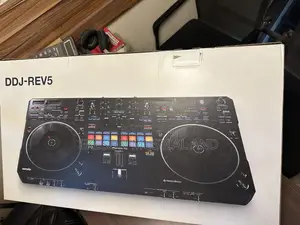 Pioneer DDJ-Rev5 Controller